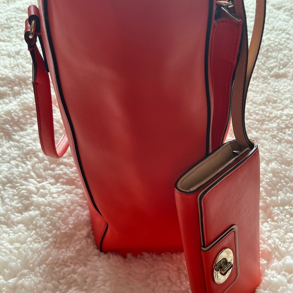 Kate Spade orange handbag and wristlet set - Picture 13 of 16